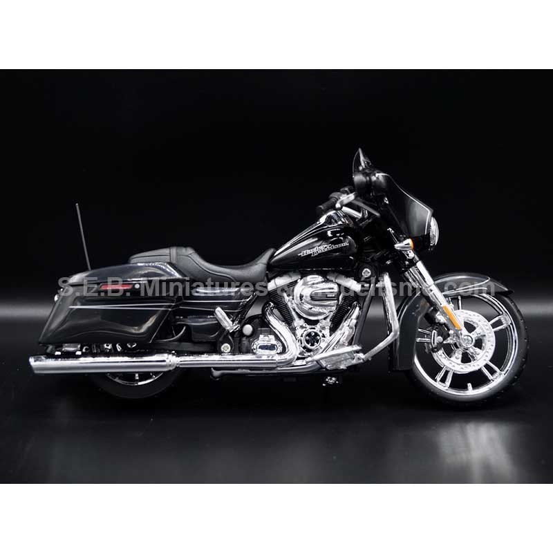 HARLEY DAVIDSON STREET GLIDE SPECIAL 2015 NOIR 1:12 MAISTO côté droit