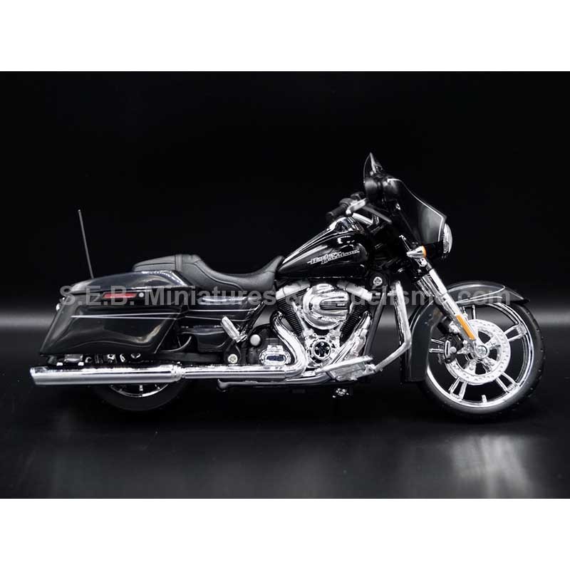 HARLEY DAVIDSON STREET GLIDE SPECIAL FROM 2015 BLACK 1:12 MAISTO right side