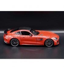 MERCEDES AMG GTR C190 RED 1:24 WELLY right side