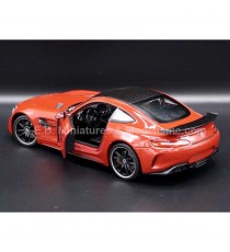 MERCEDES AMG GTR C190 ROUGE 1:24 WELLY porte ouverte
