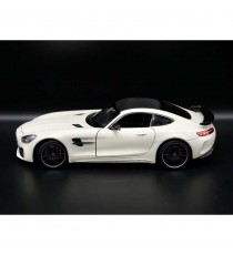 MERCEDES AMG GTR C190 BLANCHE 1:24 WELLY vue de côté gauche