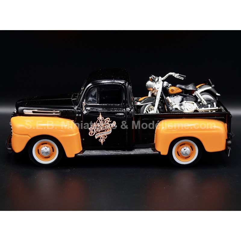 FORD PICK-UP F1 1948 + HARLEY DAVIDSON FLH DUO GLIDE 1958 NOIR/ORANGE 1:24 MAISTO vue côté gauche FORD PICK-UP F1 1948 + HARLEY DAVIDSON FLH DUO GLIDE 1958 NOIR/ORANGE 1:24 MAISTO vue côté gauche