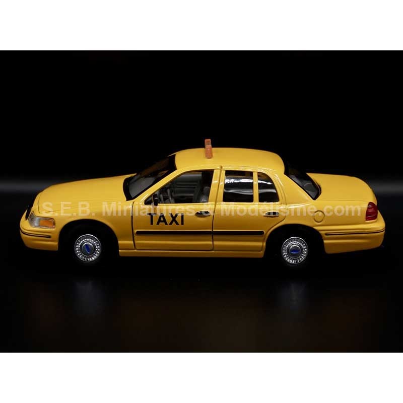 FORD CROWN VICTORIA TAXI NYC 1999 YELLOW 1:24 WELLY left side