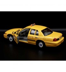 FORD CROWN VICTORIA TAXI NYC 1999 1/24 WELLY PORTE OUVERTE