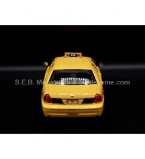 FORD CROWN VICTORIA TAXI NYC 1999 YELLOW 1:24 WELLY left back