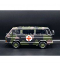 VW COMBI T3 BUS DE 1987 SYNCRO AMBULANCE MILITAIRE 1:18 KK SCALE vue de côté