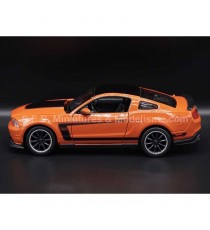 FORD MUSTANG BOSS 302 DE 2010 - 1:24 MAISTO CÔTÉ GAUCHE