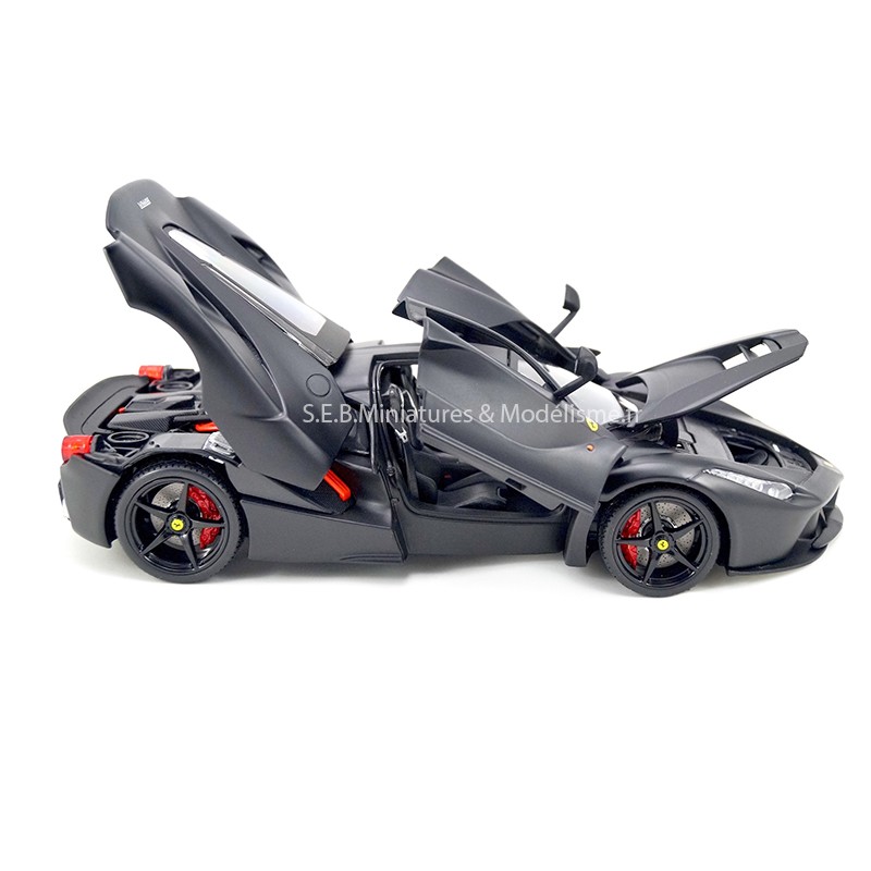 FERRARI LA FERRARI NOIR MAT 1/18 BURAGO, AVEC PARTIES OUVRANTES