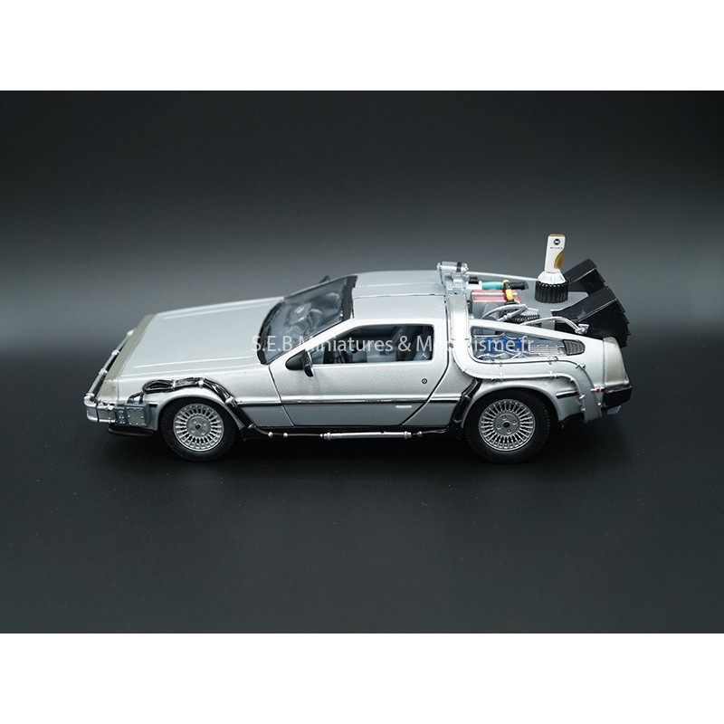 DE LOREAN LK FROM THE MOVIE BACK TO THE FUTURE II 1983 "FLY MODE" 1/24 WELLY