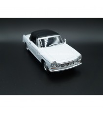 PEUGEOT 404 CABRIOLET 1963 BLANC 1/24 WELLY vue avant