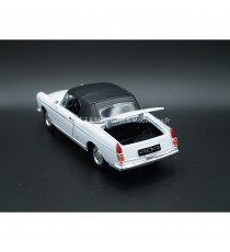 PEUGEOT 404 CABRIOLET 1963 BLANC 1/24 WELLY coffre ouvert