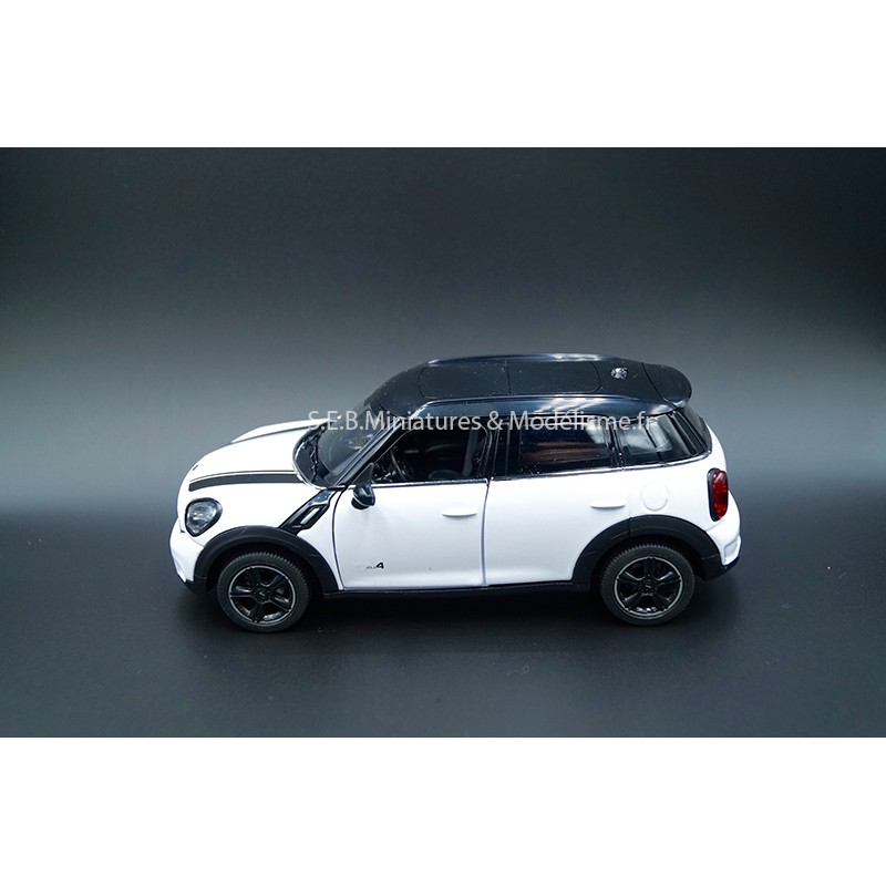 MINI COOPER S CONTRYMAN R60 BLANCHE 1:24 RASTAR côté gauche MINI COOPER S CONTRYMAN R60 BLANCHE 1:24 RASTAR côté gauche