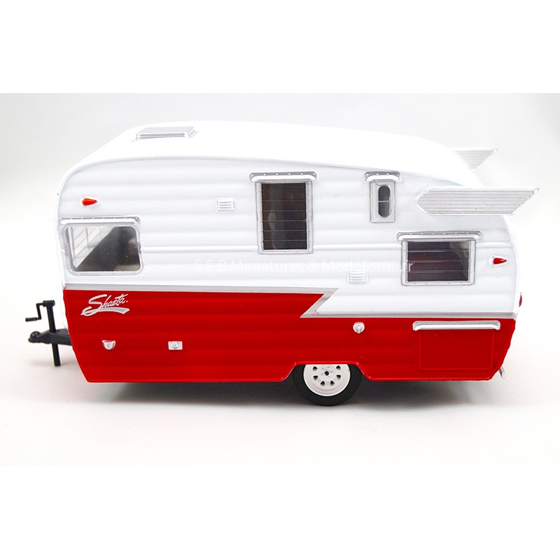 CARAVANE SHASTA AIRFLYTE + ATTACHE REMORQUE 1/24 GREENLIGHT côté gauche CARAVANE SHASTA AIRFLYTE + ATTACHE REMORQUE 1/24 GREENLIGHT côté gauche