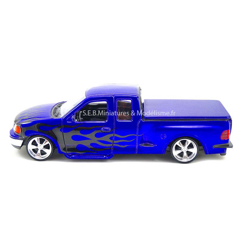 FORD F 150 PICK UP REGULAR CAB FLARESIDE POURPRE 1998 -1:24 WELLY côté gauche FORD F 150 PICK UP REGULAR CAB FLARESIDE POURPRE 1998 -1:24 WELLY côté gauche