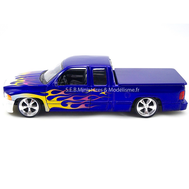DODGE RAM QUAD CAB 1500 SPORT 2002 PICK UP 1/24 WELLY côté gauche DODGE RAM QUAD CAB 1500 SPORT 2002 PICK UP 1/24 WELLY côté gauche