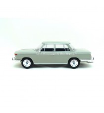 BMW 2000 Ti (TYPE 120) GRIS CLAIR 1966 1:18 MCG côté gauche