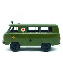 UAZ 452 A AMBULANCE MILITAIRE NVA 3962 1/18 PREMIUM CLASSIXXs côté gauche