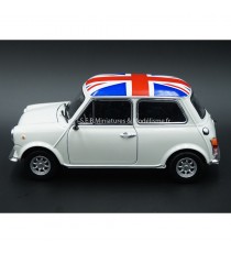 AUSTIN MINI 1300 DRAPEAU UK BLANC - 1:24 WELLY côté gauche