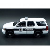 CHEVROLET TAHOE 2008 BLANC GENERAL MOTORS VEHICULE DE POLICE 1:24 WELLY côté gauche