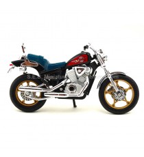 HONDA STEED 600 NOIR 1:18 WELLY côté droit