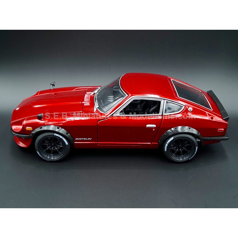 DATSUN 240Z FROM 1971 METALLIC RED 1:18 MAISTO left side