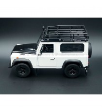 LAND ROVER DEFENDER 90 BLANC AVEC RACK DE TOIT 1992 1:24 WELLY côté gauche