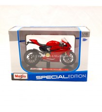 DUCATI 1199 PANIGALE RED 1:18 MAISTO in the packaging