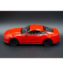 FORD MUSTANG GT 2015 ROUGE 1:24 WELLY côté gauche