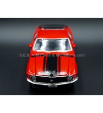 FORD MUSTANG BOSS 302 ROUGE 1970 1:24 WELLY vue avant