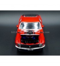 FORD MUSTANG BOSS 302 ROUGE 1970 1:24 WELLY capot ouvert