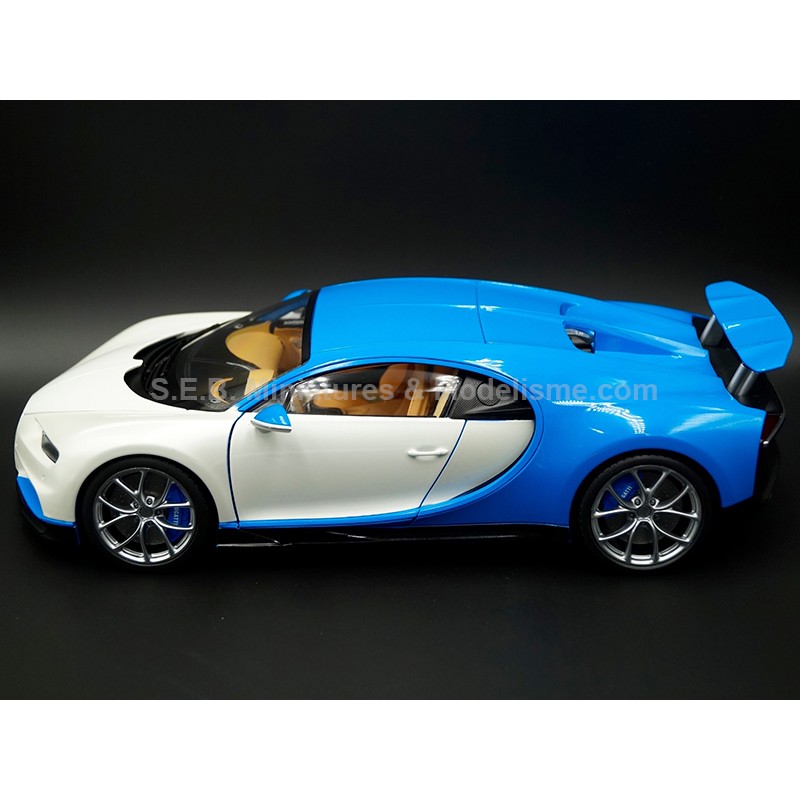 BUGATTI CHIRON 2016 BLUE AND WHITE 1:18 WELLY GT AUTOS left side