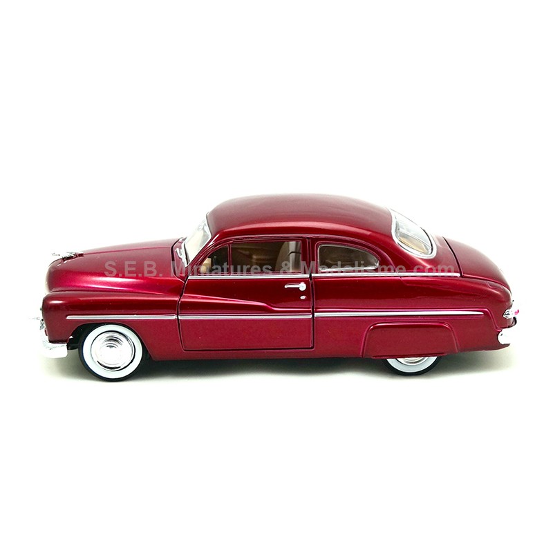 MERCURY COUPE 1949 RED 1:24 MOTORMAX left side