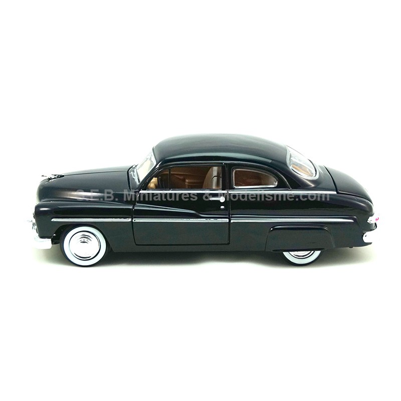 MERCURY COUPE DE 1949 NOIR 1:24 MOTORMAX côté gauche MERCURY COUPE DE 1949 NOIR 1:24 MOTORMAX côté gauche